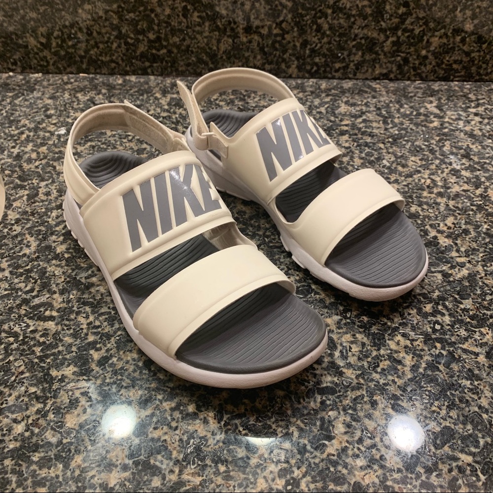 NIKE CREAM/WHITE SANDALS